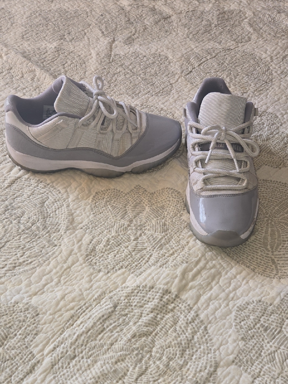 Nike Men’s Low-Top Sneakers in Light Gray and White